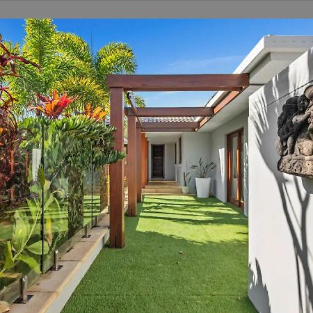 Broadbeach Bungalow - Heated Pool - Sleeps 7 Gold Coast Exterior foto