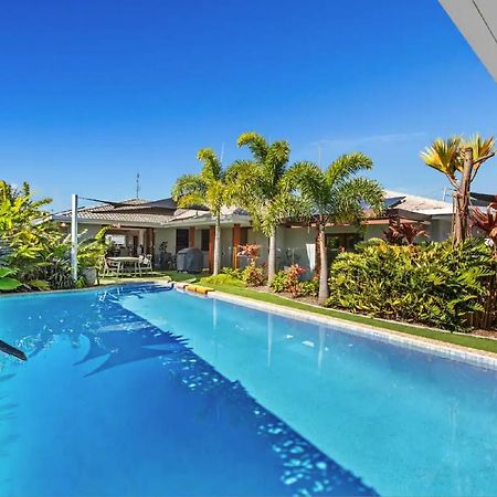 Broadbeach Bungalow - Heated Pool - Sleeps 7 Gold Coast Exterior foto