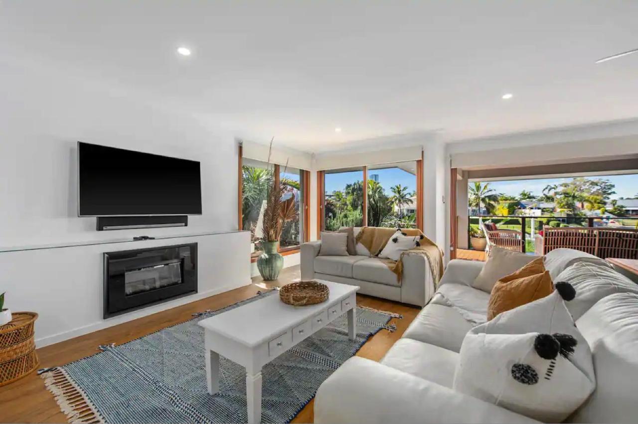 Broadbeach Bungalow - Heated Pool - Sleeps 7 Gold Coast Exterior foto