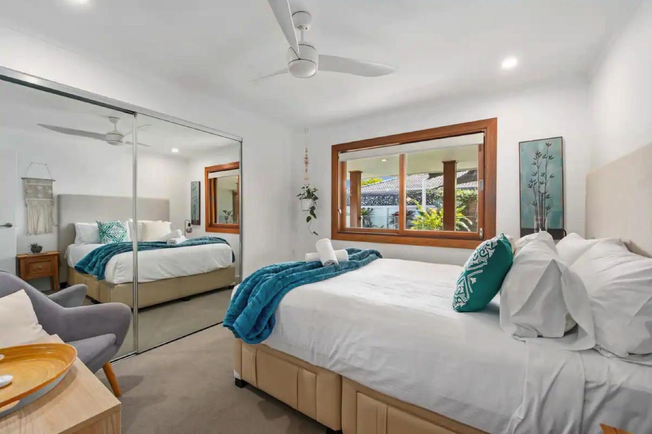 Broadbeach Bungalow - Heated Pool - Sleeps 7 Gold Coast Exterior foto