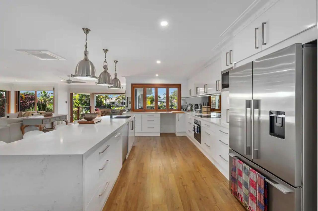 Broadbeach Bungalow - Heated Pool - Sleeps 7 Gold Coast Exterior foto