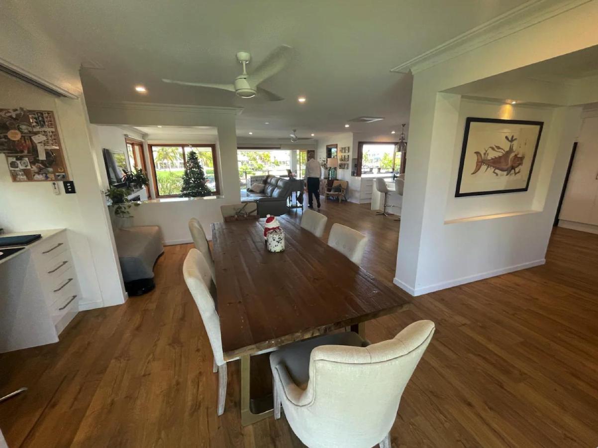 Broadbeach Bungalow - Heated Pool - Sleeps 7 Gold Coast Exterior foto